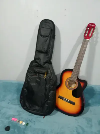 Guitarra acústica Vizcaya con funda y púas - miniatura 1