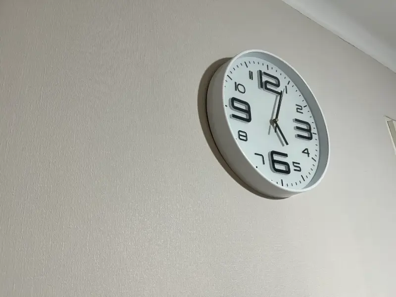 Reloj de pared blanco moderno - 3