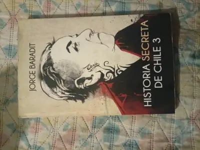 Libro 'Historia Secreta de Chile 3' de Jorge Baradit - miniatura 1