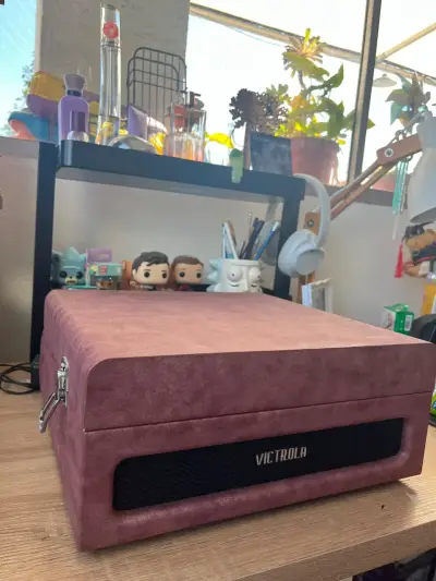 Tocadiscos portátil Victrola vintage rosa - miniatura 2