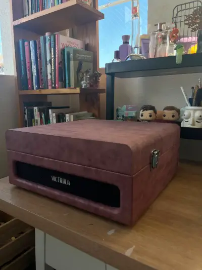 Tocadiscos portátil Victrola vintage rosa - miniatura 5