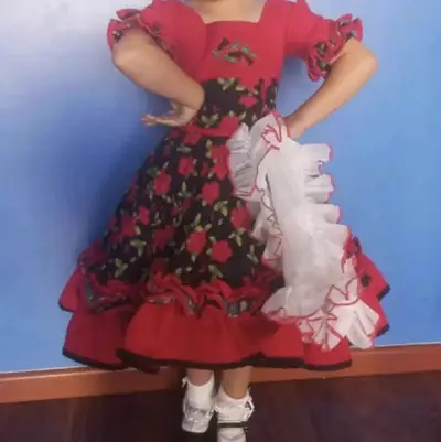 Vestido de niña con diseño floral rojo y negro - miniatura 1