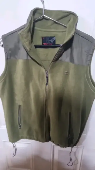 Chaleco sin mangas verde para hombre - miniatura 2