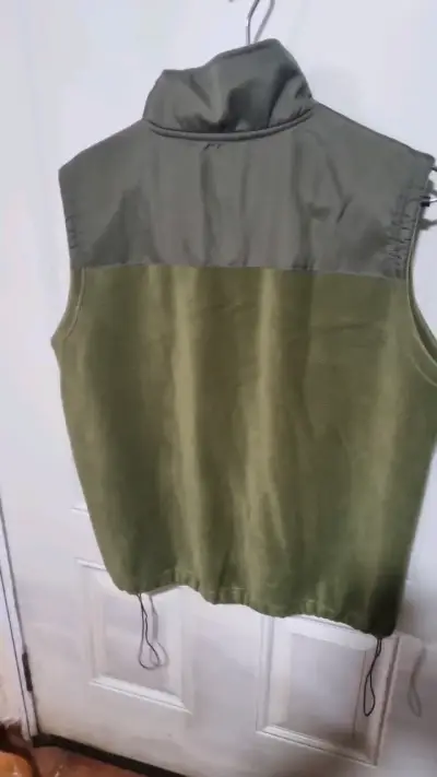 Chaleco sin mangas verde para hombre - miniatura 4