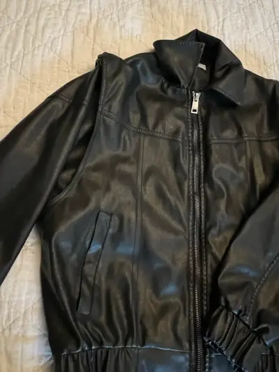 Chaqueta de ecocuero negra Basement para mujer - miniatura 4