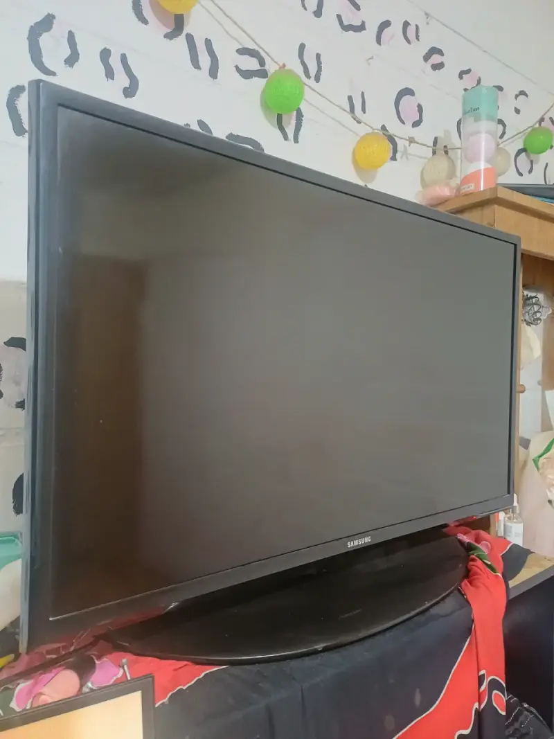 Televisor Samsung de pantalla plana 32 sin control