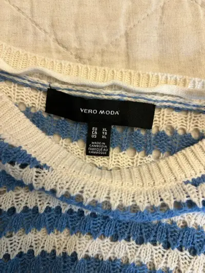 Suéter de rayas azul y blanco Vero Moda - miniatura 1