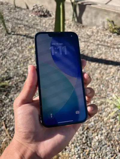 iPhone 13 Negro - 128GB - miniatura 2