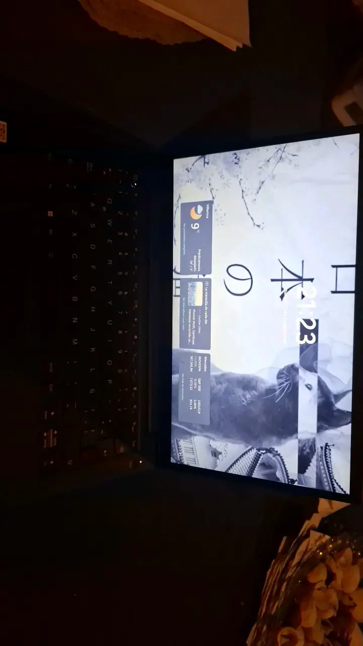 Notebook Lenovo con pantalla de 14 pulgadas - 1