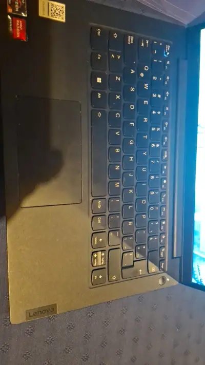 Notebook Lenovo con pantalla de 14 pulgadas - miniatura 2