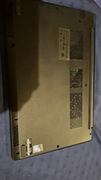 Notebook Lenovo con pantalla de 14 pulgadas - miniatura 3