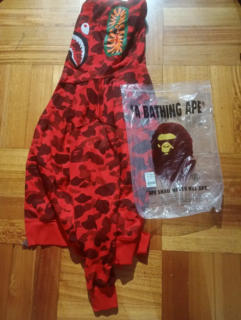 Polerón Bape Shark rojo talla m - 1