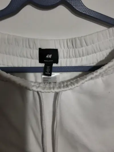 Shorts deportivos blancos H&M para hombre - miniatura 3
