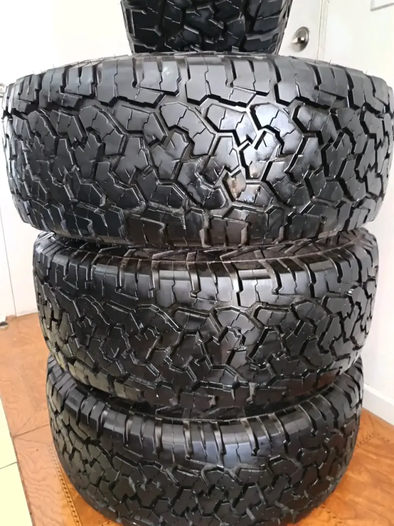Juego de llantas y neumáticos Roadcruza RA1100 - 6