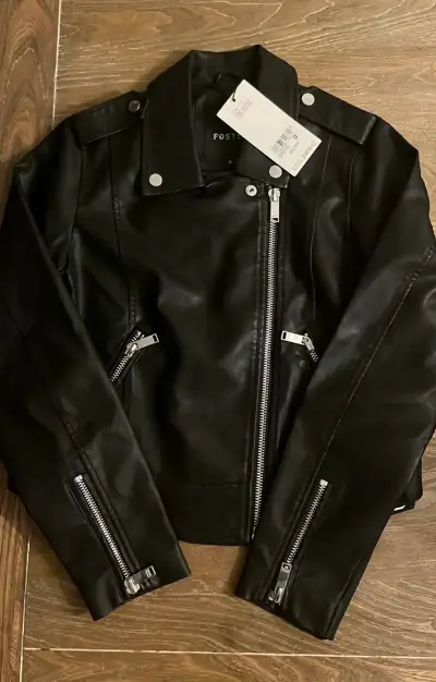 Chaqueta de eco cuero negra Foster con cierre - miniatura 1