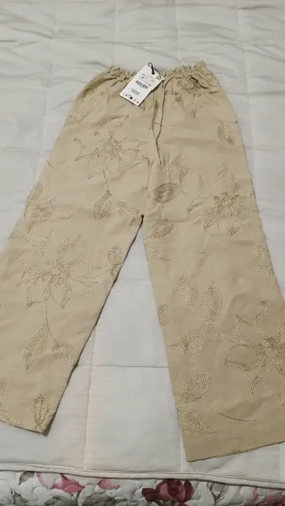 Pantalones beige bordados para niña - miniatura 1