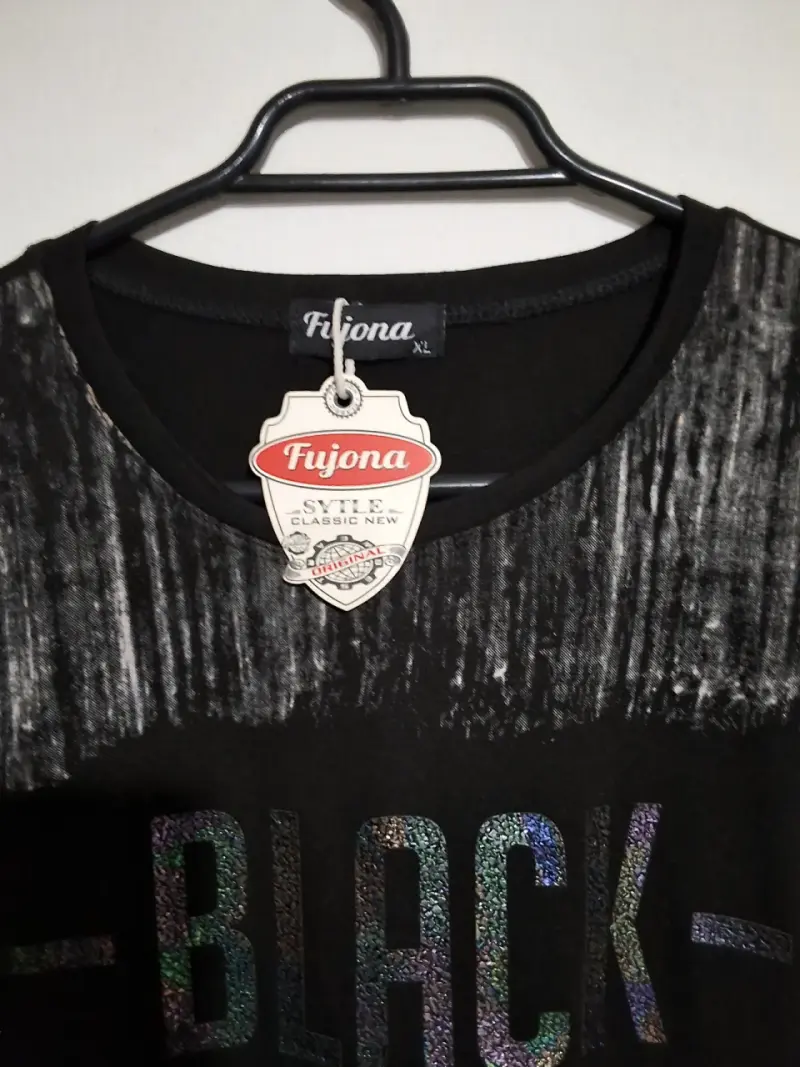 Polera negra con diseño Fijona talla XL - 3