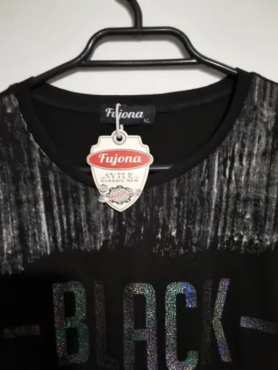 Polera negra con diseño Fijona talla XL - miniatura 3