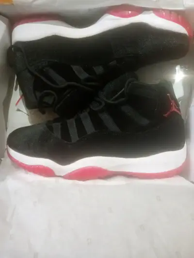 Jordan 11 Bred Velvet Talla 43 - miniatura 1