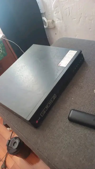 Reproductor de DVD LG con control remoto - miniatura 1