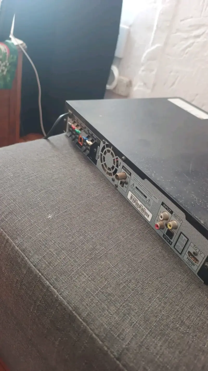 Reproductor de DVD LG con control remoto - 2