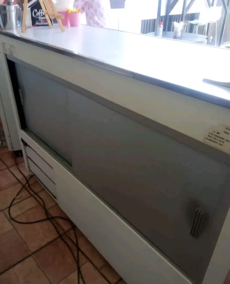 Vitrina refrigerada en buen estado - 3