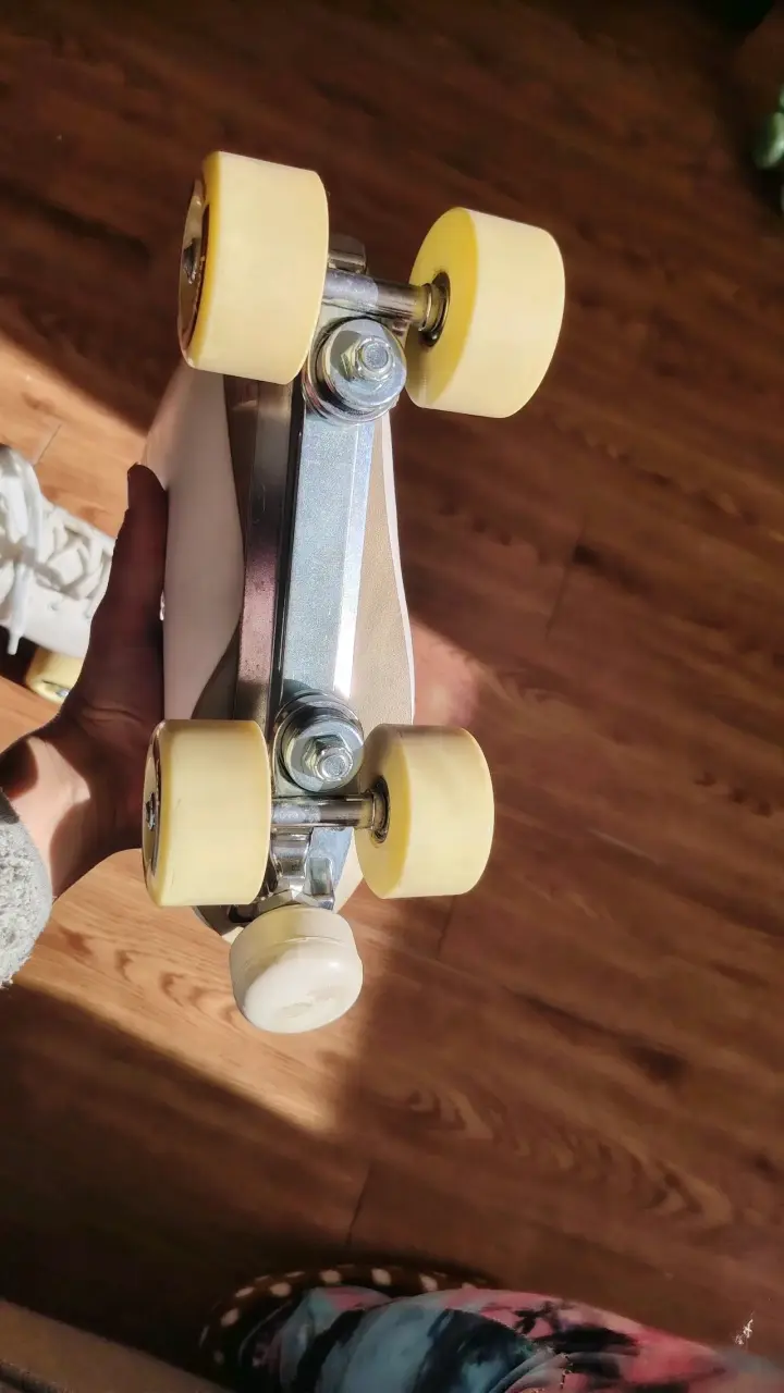 Patines de Cuatro Ruedas Blancos para Adulto - 4