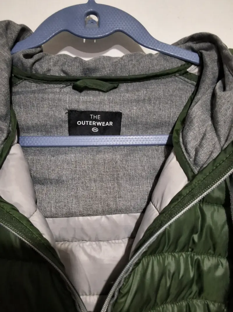 Chaqueta acolchada verde con capucha - 3