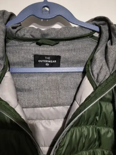 Chaqueta acolchada verde con capucha - miniatura 3