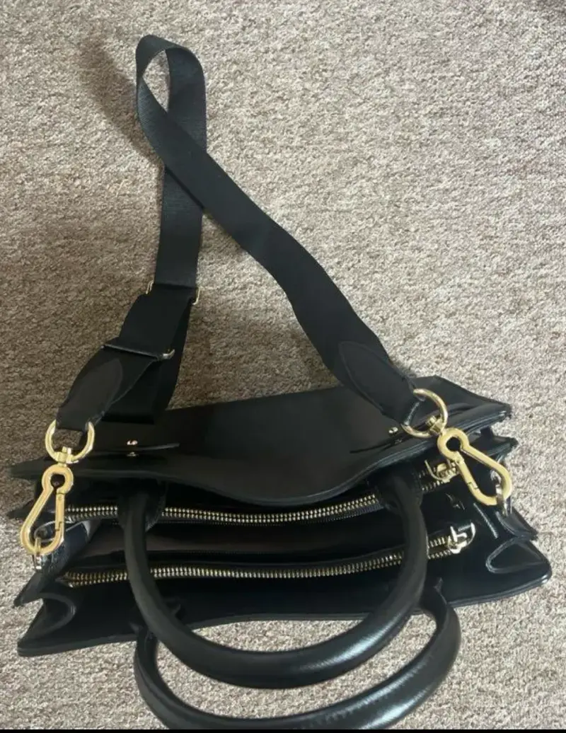 Cartera de mano negra elegante con correa ajustable - 3