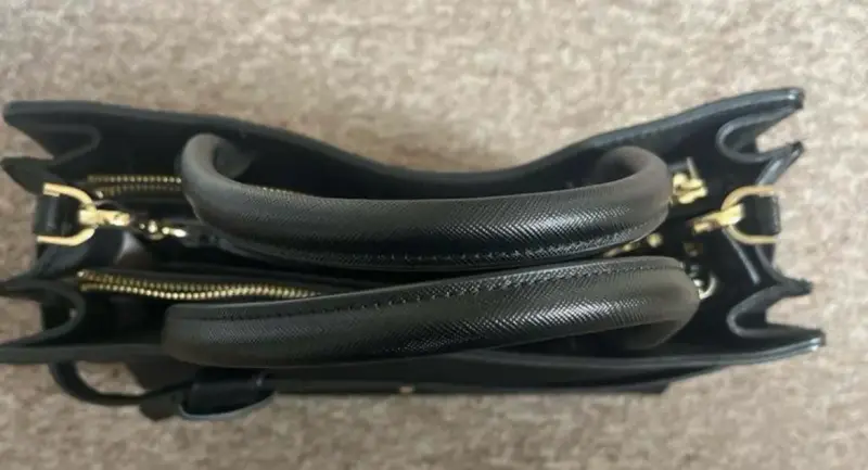 Cartera de mano negra elegante con correa ajustable - 4