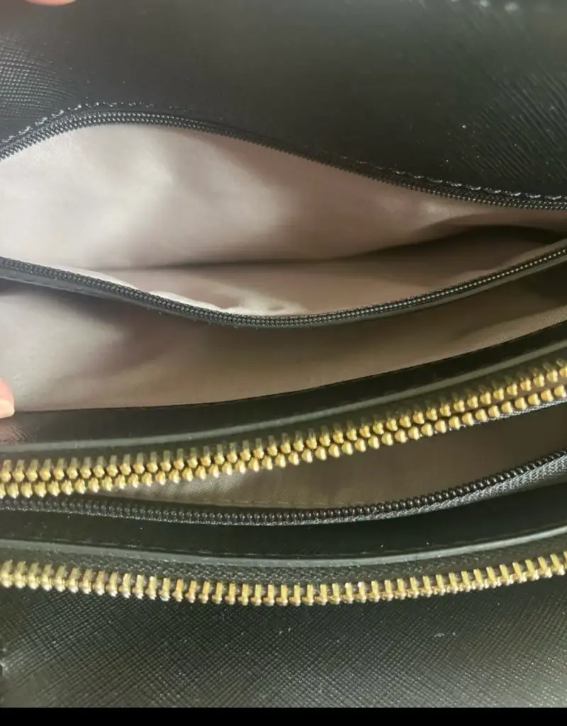 Cartera de mano negra elegante con correa ajustable - 5