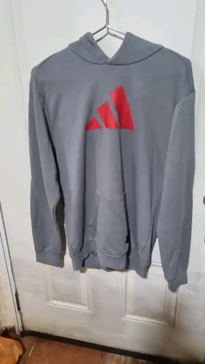 Polerón gris con capucha Adidas logo rojo - miniatura 1