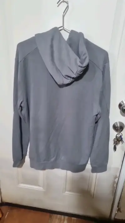 Polerón gris con capucha Adidas logo rojo - miniatura 3