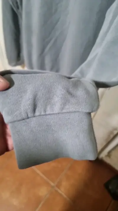 Polerón gris con capucha Adidas logo rojo - miniatura 4
