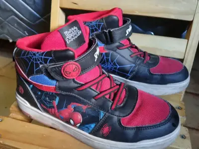 Zapatillas de Niño Spiderman Negras y Rojas - miniatura 1