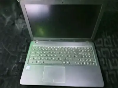 Laptop ASUS X540L en buen estado - miniatura 5