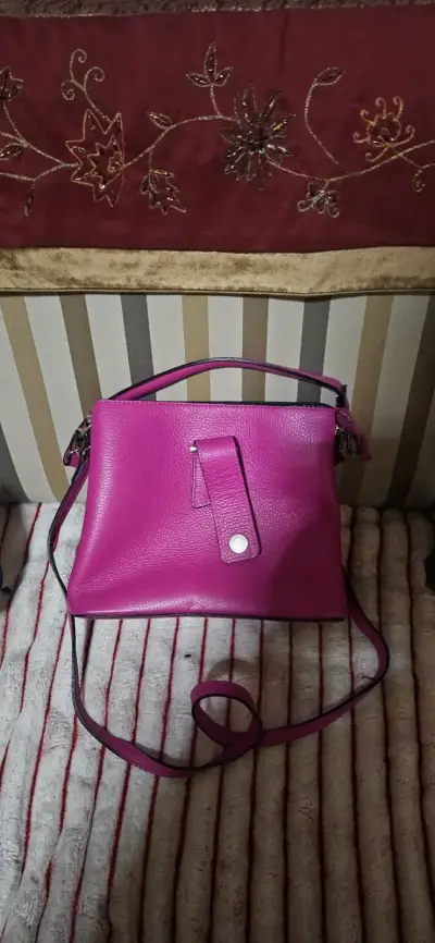 Cartera cruzada fucsia de cuero sintético - miniatura 1