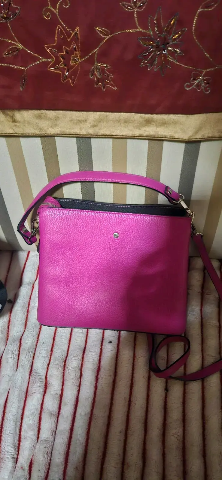 Cartera cruzada fucsia de cuero sintético - 2