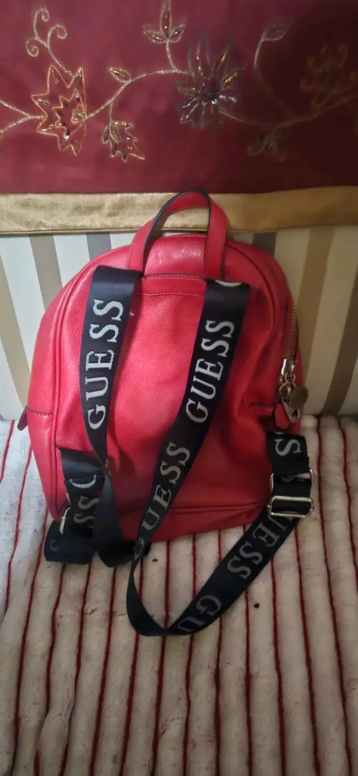 Mochila roja Guess con logo grande - 2