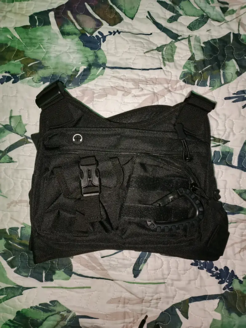 Bolso táctico negro con múltiples compartimentos - 1
