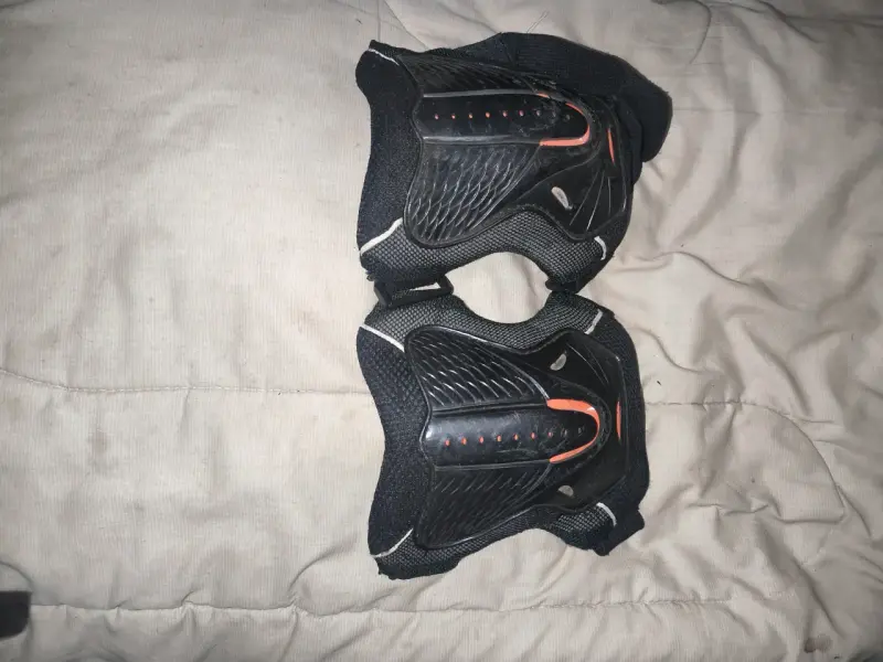 Chaqueta de moto negra con protecciones SPK - 4
