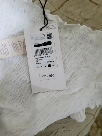 Blusa blanca con volantes para mujer - miniatura 2