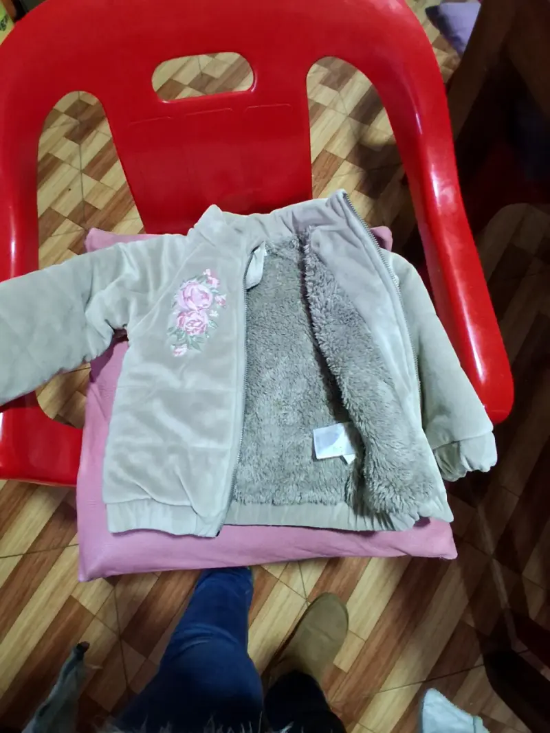 Chaqueta infantil de peluche con capucha y diseño de elefante - 1