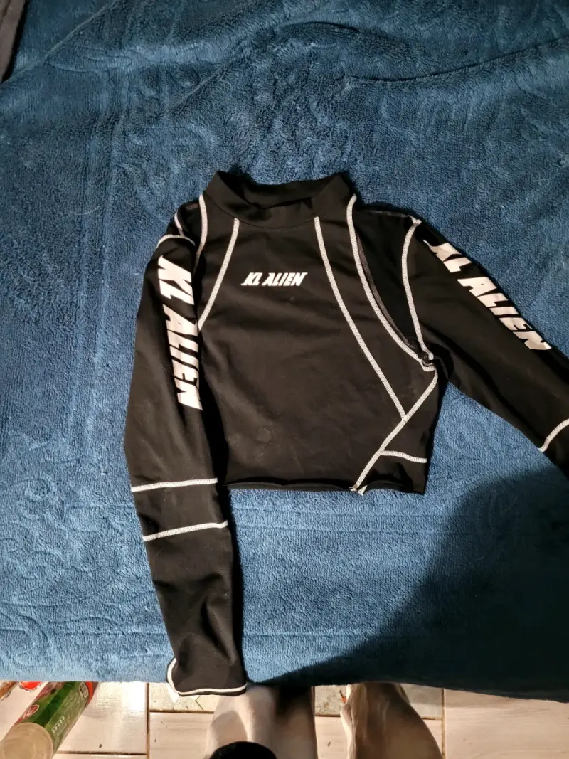 Polera manga larga negra K2 Alien - 1