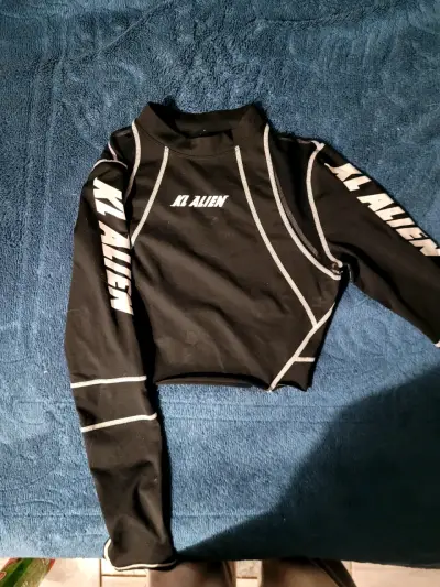 Polera manga larga negra K2 Alien - miniatura 2