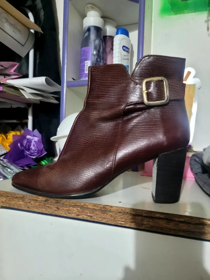 Botines de cuero marrón con hebilla - 1