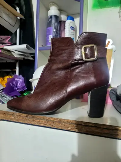 Botines de cuero marrón con hebilla - miniatura 1