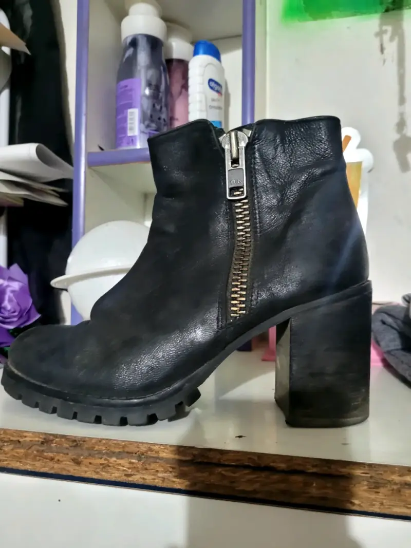 Botines de cuero negro con tacón grueso - 1