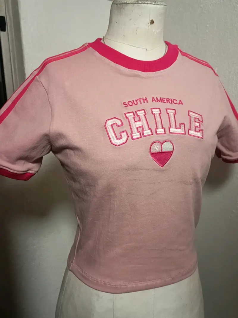 Polera rosa con diseño Chile para mujer - 2